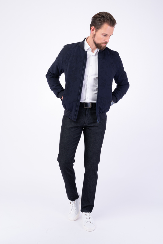 Elegantný bomber V pohodlnom strihu
