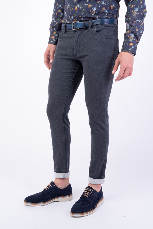 Jogg jeans  V priliehavom strihu