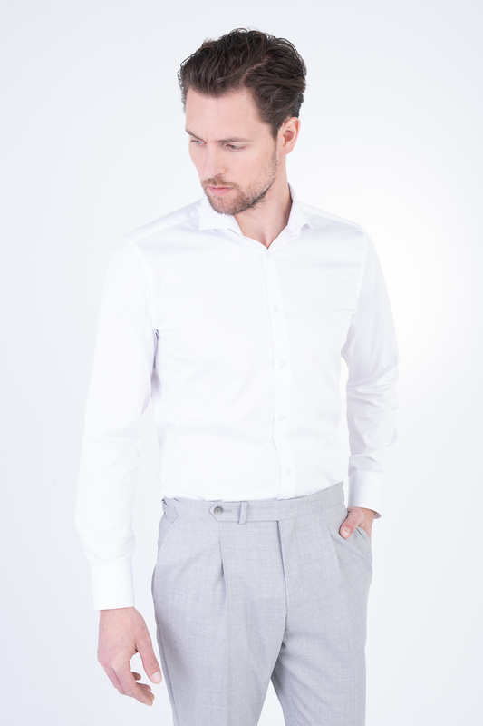 Satin stretch košeľa V priliehavom strihu