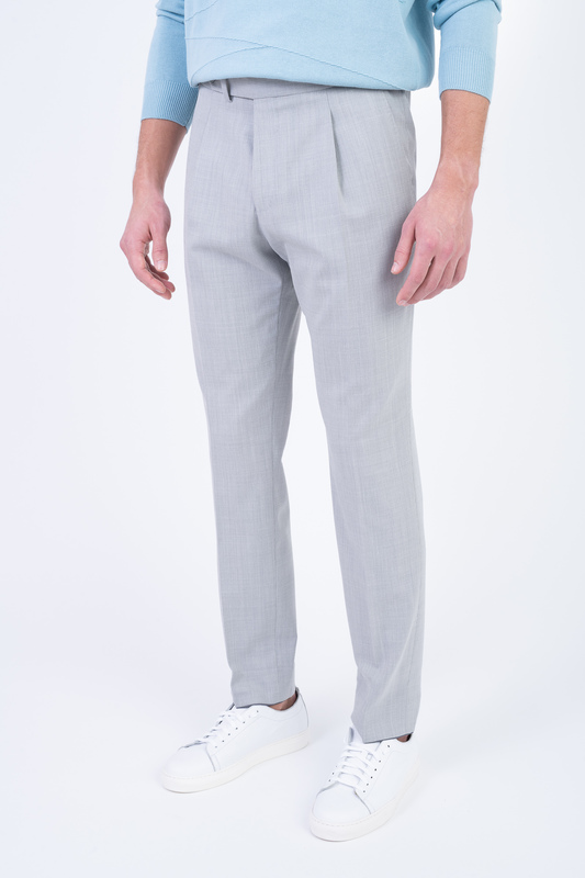 Letné nohavice so sponou V pohodlnom strihu