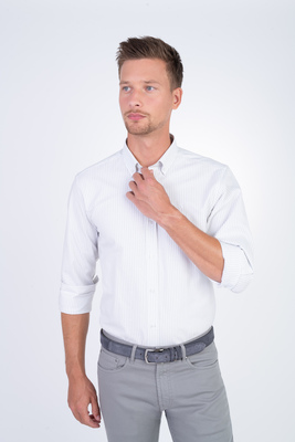 Bavlnená košeľa s lineárnym vzorom Vo voľnom strihu