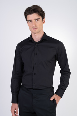 Čierna spoločenská košeľa V pohodlnom strihu Čierna spoločenská košeľa V pohodlnom strihu