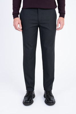 Strečové nohavice V uvoľnenom strihu