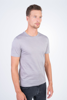 Bavlnené tričko V priliehavom strihu