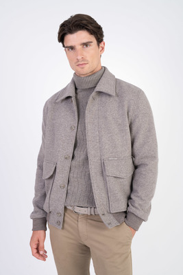 Zimný vlnený bomber V pohodlnom strihu Zimný vlnený bomber V pohodlnom strihu