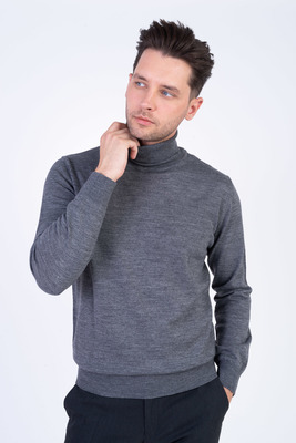 Sveter z merino vlny V pohodlnom strihu Sveter z merino vlny V pohodlnom strihu