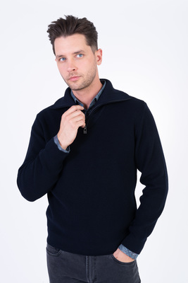 Sveter z merino vlny V pohodlnom strihu Sveter z merino vlny V pohodlnom strihu