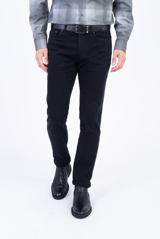 Strečové džínsy V priliehavom strihu