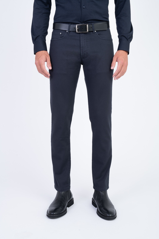 Strečové džínsy V priliehavom strihu