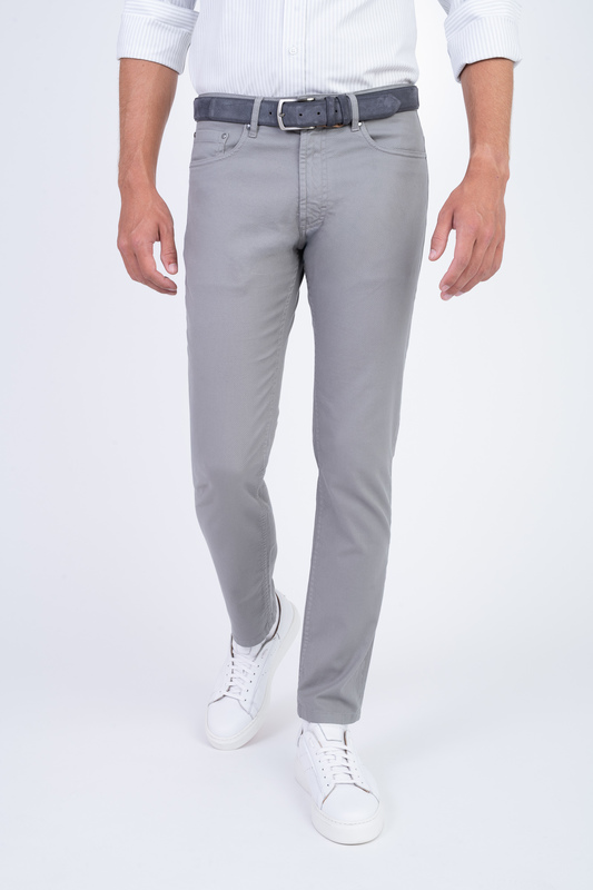 Strečové džínsy V priliehavom strihu