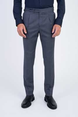 Vlnené nohavice so sponou V pohodlnom strihu