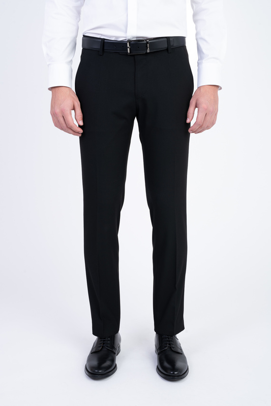 Čierne strečové nohavice V priliehavom strihu