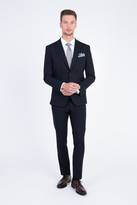 Tmavo modrý strečový oblek V priliehavom strihu Tmavo modrý strečový oblek V priliehavom strihu