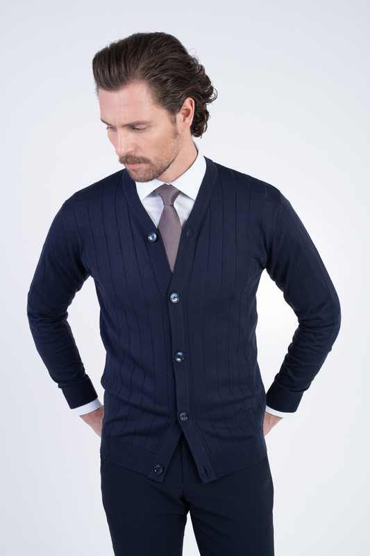 Propínací sveter z merino vlny V pohodlnom strihu